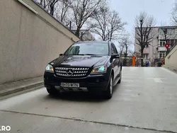 Culoarenegru Utilizat 2008 Mercedes ML320 SUV | 7.600 EUR (Preț bun)