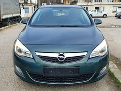 Verde Utilizat 2011 Opel Astra Hatchback | 4.799 EUR (Puțin scump)