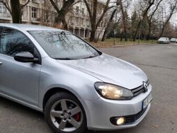 Argintiu Utilizat 2011 VW Golf VI Hatchback | 6.199 EUR (Puțin scump)