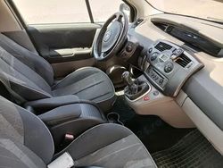 Utilizat 2004 Renault Grand Scénic II Monovolum | 800 EUR