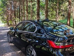 Culoarenegru Utilizat 2021 BMW 330 Luxury Line Berlinǎ | 29.500 EUR (Preț bun)