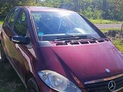 Rosu Utilizat 2004 Mercedes A160 Hatchback | 500 EUR