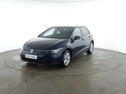 Albastru inchis metalic Utilizat 2023 VW Golf VIII Life | 26.750 EUR (Scump)