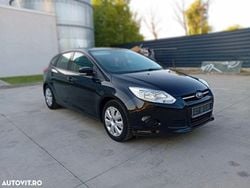 Negru Utilizat 2014 Ford Focus Business Edition Hatchback | 4.505 EUR (Super Preț)