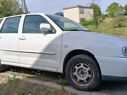 Culoarealb Utilizat 2001 VW Polo Break | 950 EUR