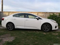 Alb Utilizat 2015 Toyota Avensis Berlinǎ | 11.500 EUR (Preț OK)
