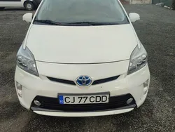 Alb Utilizat 2012 Toyota Prius Hatchback | 7.000 EUR (Super Preț)