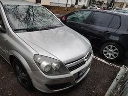 Gri Utilizat 2007 Opel Astra Hatchback | 2.200 EUR (Preț OK)