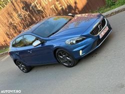 Culoarealbastru Utilizat 2017 Volvo V40 R-Design Hatchback | 10.950 EUR