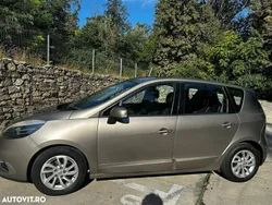 Gri Utilizat 2013 Renault Scénic III Monovolum | 4.390 EUR (Preț bun)