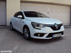 Alb Utilizat 2020 Renault Mégane IV Zen Hatchback | 10.700 EUR (Preț bun)