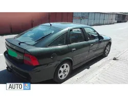 Verde Utilizat 2002 Opel Vectra Hatchback | 750 EUR