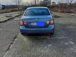 Gri Utilizat 2008 VW Jetta Berlinǎ | 2.555 EUR (Preț bun)