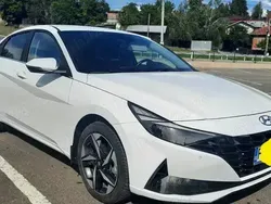 Alb Utilizat 2021 Hyundai Elantra Berlinǎ | 21.800 EUR (Puțin scump)