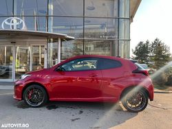 Rosu Utilizat 2024 Toyota Yaris Hatchback | 38.889 EUR
