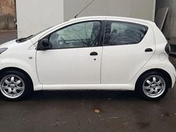 Culoarealb Utilizat 2012 Toyota Aygo Hatchback | 3.300 EUR