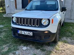 Alb Utilizat 2017 Jeep Renegade Sport SUV | 14.000 EUR (Scump)