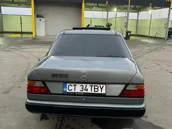 Utilizat 1988 Mercedes 200 Berlinǎ | 2.000 EUR