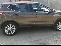 Maro Utilizat 2015 Nissan Qashqai Acenta SUV | 10.300 EUR (Preț bun)