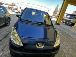 Utilizat 2007 Peugeot 1007 Hatchback | 1.900 EUR
