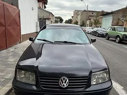 Culoarenegru Utilizat 2000 VW Bora Berlinǎ | 1.800 EUR (Puțin scump)