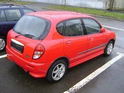 Roşu Utilizat 2001 Daihatsu Sirion Hatchback | 2.250 EUR