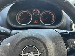 Rosu Utilizat 2008 Opel Corsa Hatchback | 2.750 EUR (Preț OK)