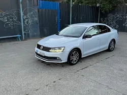 Alb Utilizat 2016 VW Jetta Comfortline Berlinǎ | 10.990 EUR (Scump)