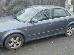 Gri Utilizat 2003 Audi A4 Berlinǎ | 1.099 EUR (Preț bun)