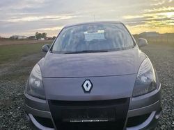 Argintiu Utilizat 2011 Renault Scénic Monovolum | 2.599 EUR (Preț bun)