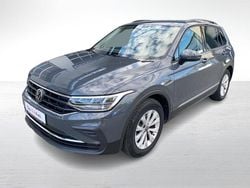 Gri mediu normal Utilizat 2023 VW Tiguan Life SUV | 25.900 EUR (Preț OK)