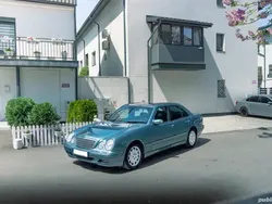Utilizat 2001 Mercedes E220 Berlinǎ | 4.750 EUR