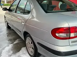 Utilizat 2002 Renault Mégane Berlinǎ | 2.200 EUR