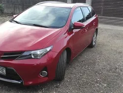 Rosu Utilizat 2014 Toyota Auris Break | 6.200 EUR