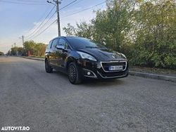 Culoarenegru Utilizat 2016 Peugeot 5008 Access Monovolum | 6.800 EUR (Super Preț)