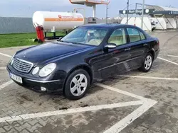 Negru Utilizat 2004 Mercedes E220 Elegance Berlinǎ | 3.900 EUR