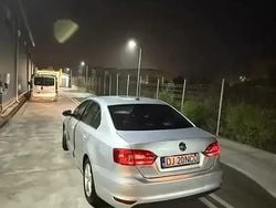 Gri Utilizat 2012 VW Jetta Berlinǎ | 4.500 EUR (Preț bun)