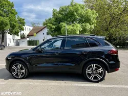 Culoarenegru Utilizat 2013 Porsche Cayenne SUV | 19.900 EUR (Super Preț)