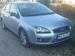Argint Utilizat 2005 Ford Focus Ghia Hatchback | 1.900 EUR (Preț OK)