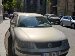 Gri Utilizat 1998 VW Passat Berlinǎ | 2.300 EUR