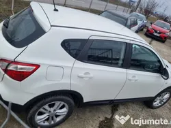 Alb Utilizat 2013 Nissan Qashqai SUV | 6.500 EUR (Preț bun)