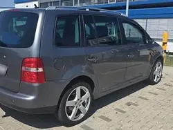 Gri Utilizat 2005 VW Touran Monovolum | 2.800 EUR (Preț OK)