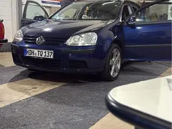Albastru Utilizat 2005 VW Golf V Hatchback | 2.500 EUR (Preț OK)