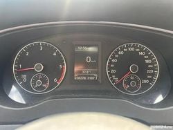 Rosu Utilizat 2011 VW Jetta Berlinǎ | 5.999 EUR (Puțin scump)