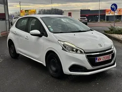 Utilizat 2015 Peugeot 208 Hatchback | 4.750 EUR