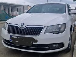 Alb Utilizat 2014 Skoda Superb Berlinǎ | 5.500 EUR (Scump)