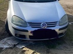 Gri Utilizat 2005 VW Golf V Hatchback | 950 EUR (Super Preț)