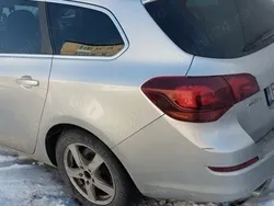 Argintiu Utilizat 2011 Opel Astra Hatchback | 3.200 EUR (Preț OK)