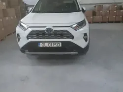 Alb Utilizat 2021 Toyota RAV4 Hybrid SUV | 35.000 EUR (Puțin scump)