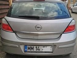 Gri Utilizat 2004 Opel Astra Hatchback | 1.990 EUR (Preț OK)
